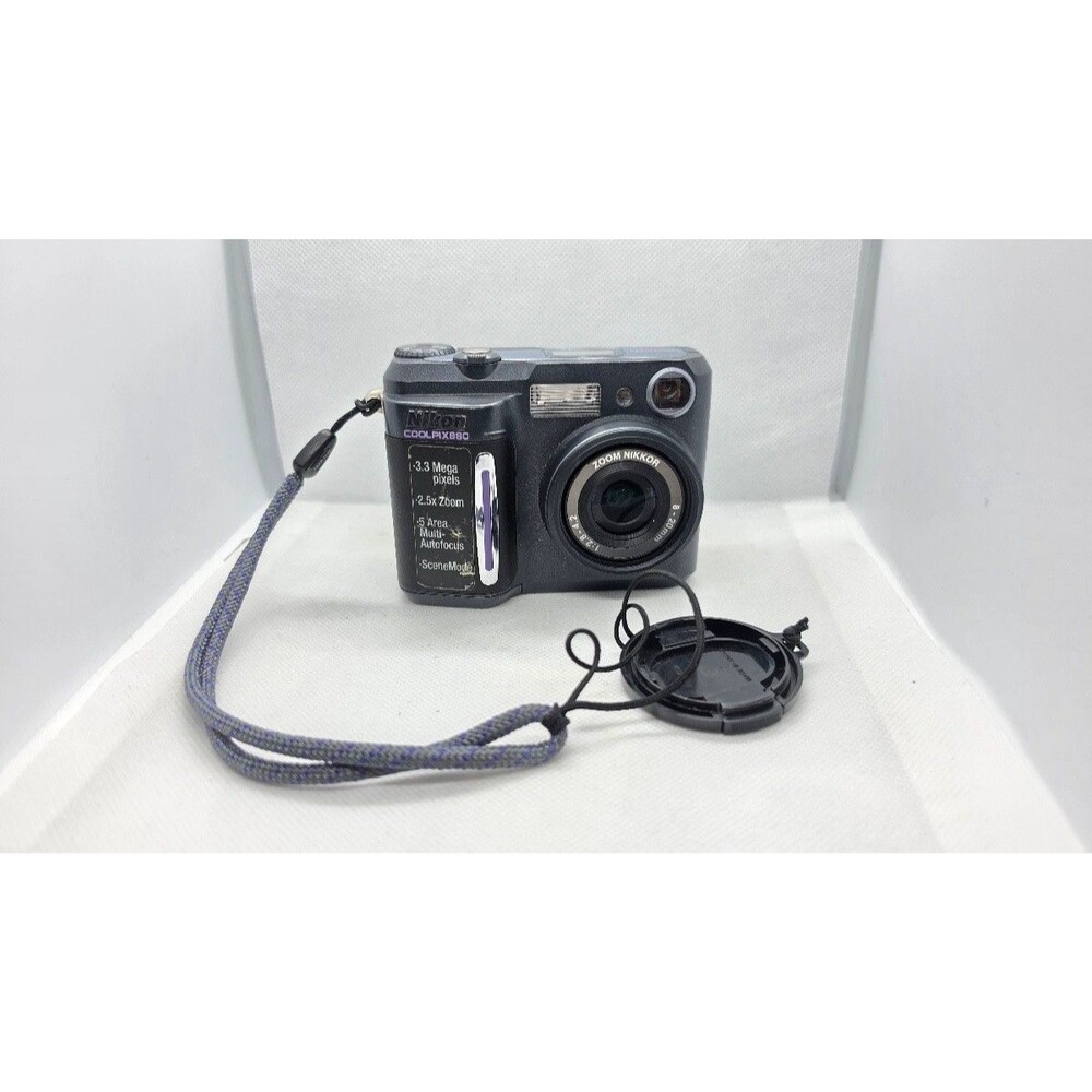 Nikon COOLPIX 880 Compact Digital Camera 3.3MP 2.5x Zoom - Untested/No Battery